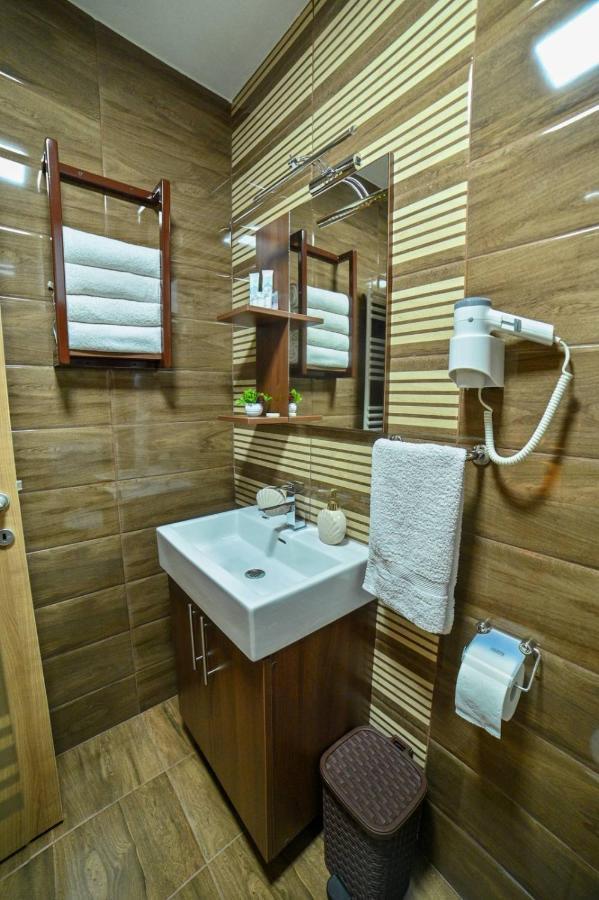 Studio Apartmani Emili Apartman Br 2 比耶利纳 外观 照片