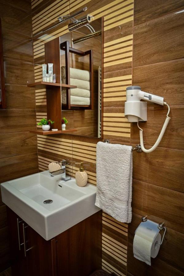 Studio Apartmani Emili Apartman Br 2 比耶利纳 外观 照片